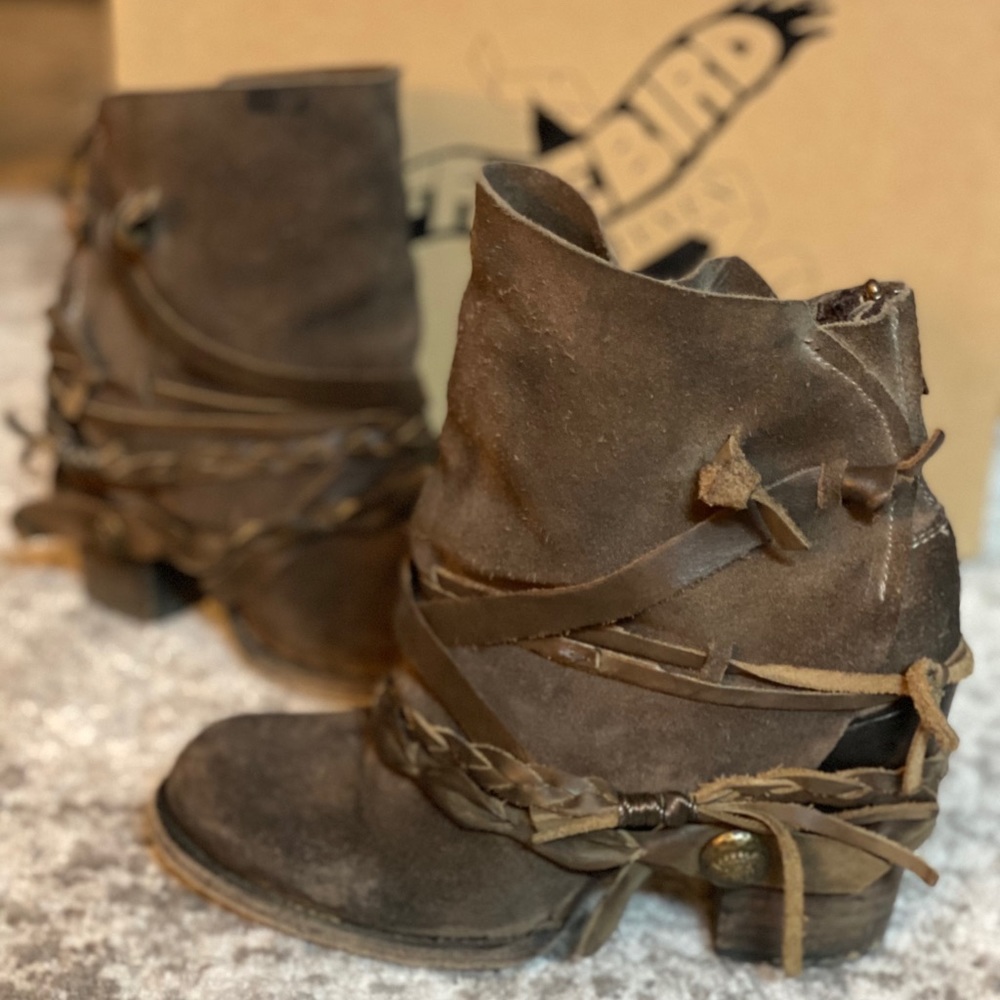 Freebird Cairo Bootie -Grey